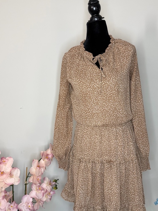 Jessica Simpson Dresses & Skirts - Jessica Simpson Taupe Printed Long Sleeve Ruffle Tie Dress